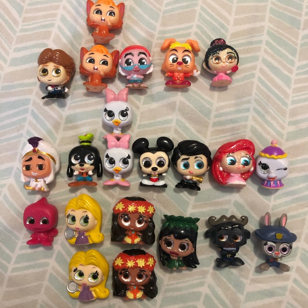 Doorables mystery bag with 5-6 inside